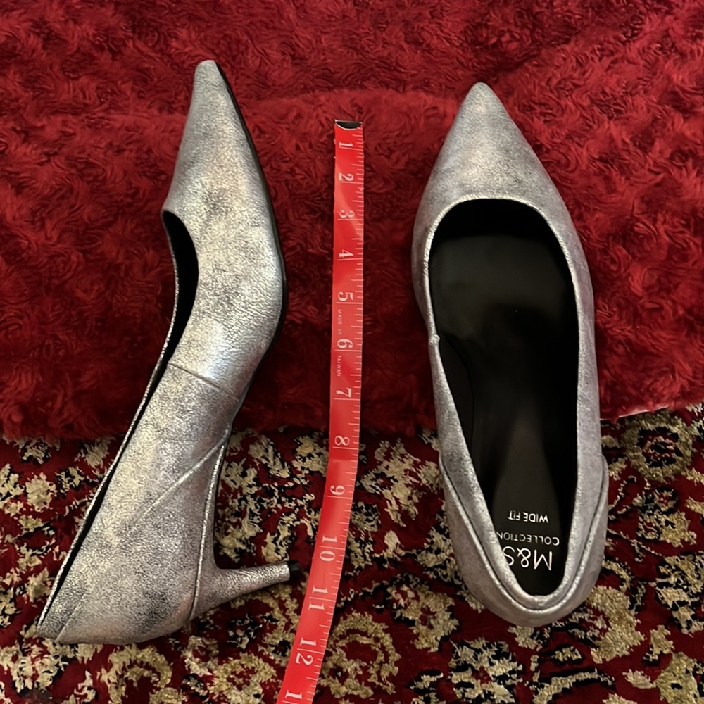 NWOT display heels size 11 or 12
